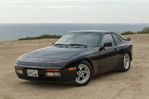 Porsche 944